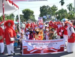 Pawai Alegoris HUT Ke-80 RI di Agam Meriah